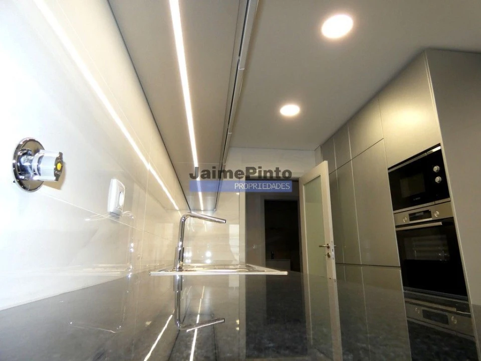 Apartamento T3 para Venda em Lordelo do Ouro e Massarelos Foto 1