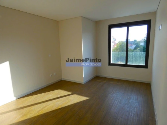 Apartamento T3 para Venda em Lordelo do Ouro e Massarelos Foto 4