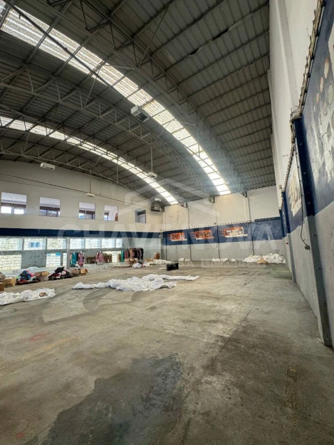 Armazém para Arrendamento em Ramalde