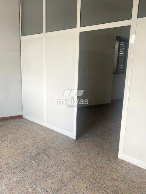 Loja para Arrendamento em Soutelo