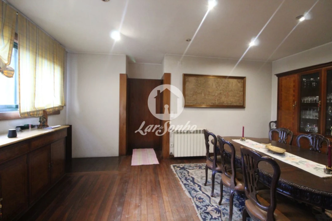 Moradia T5 para Venda em Fânzeres e São Pedro da Cova Foto 9