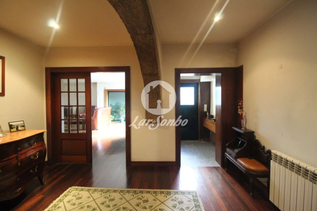 Moradia T5 para Venda em Fânzeres e São Pedro da Cova Foto 12