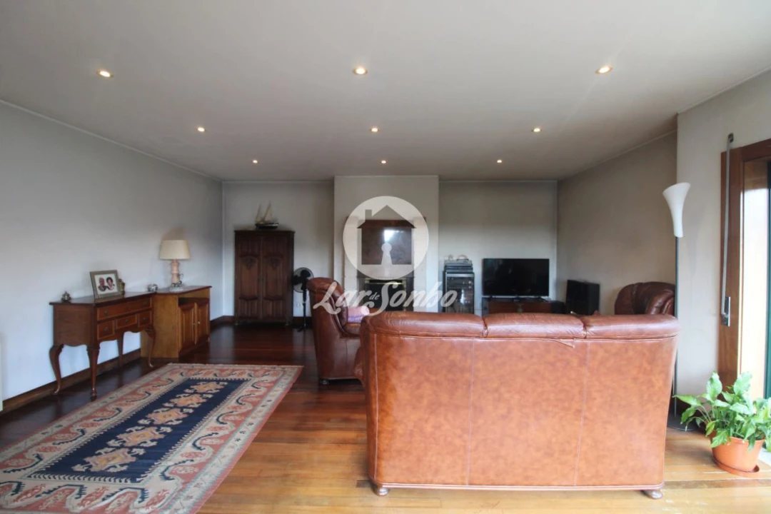 Moradia T5 para Venda em Fânzeres e São Pedro da Cova Foto 15