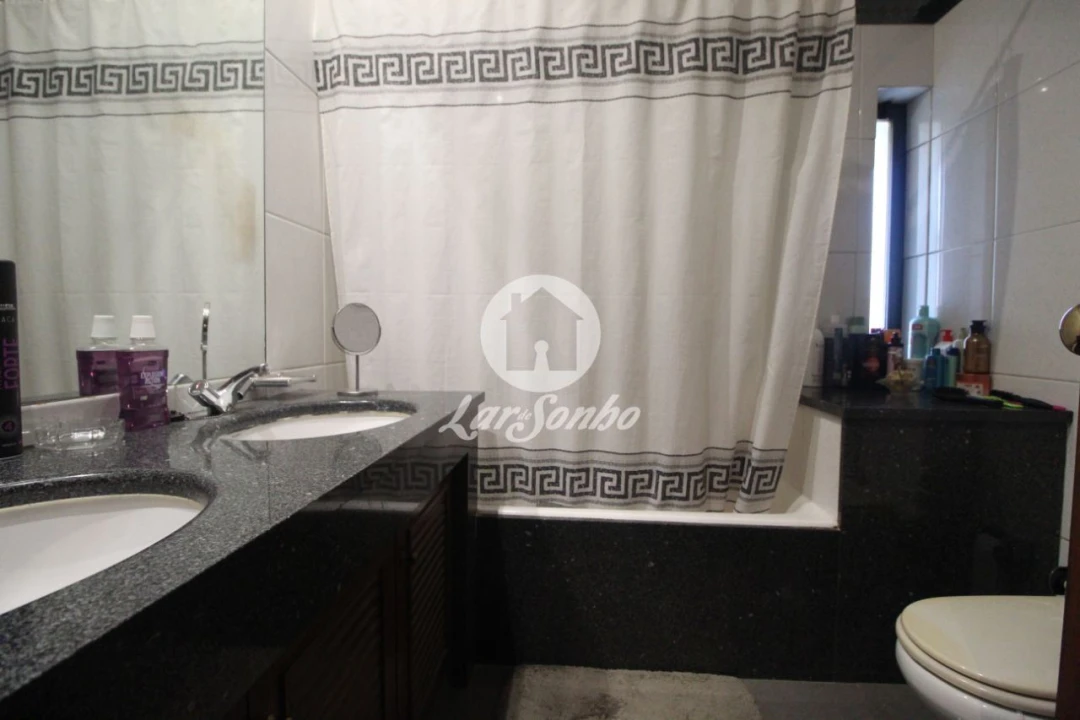 Moradia T5 para Venda em Fânzeres e São Pedro da Cova Foto 23