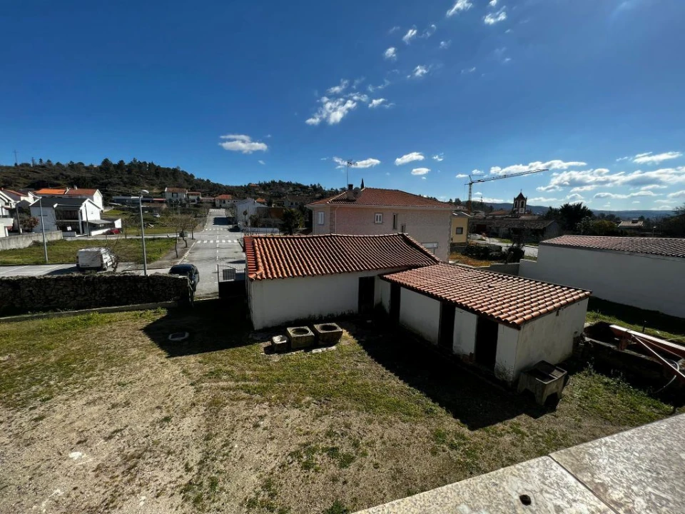 Moradia T12 para Venda em Torre de D. Chama Foto 20