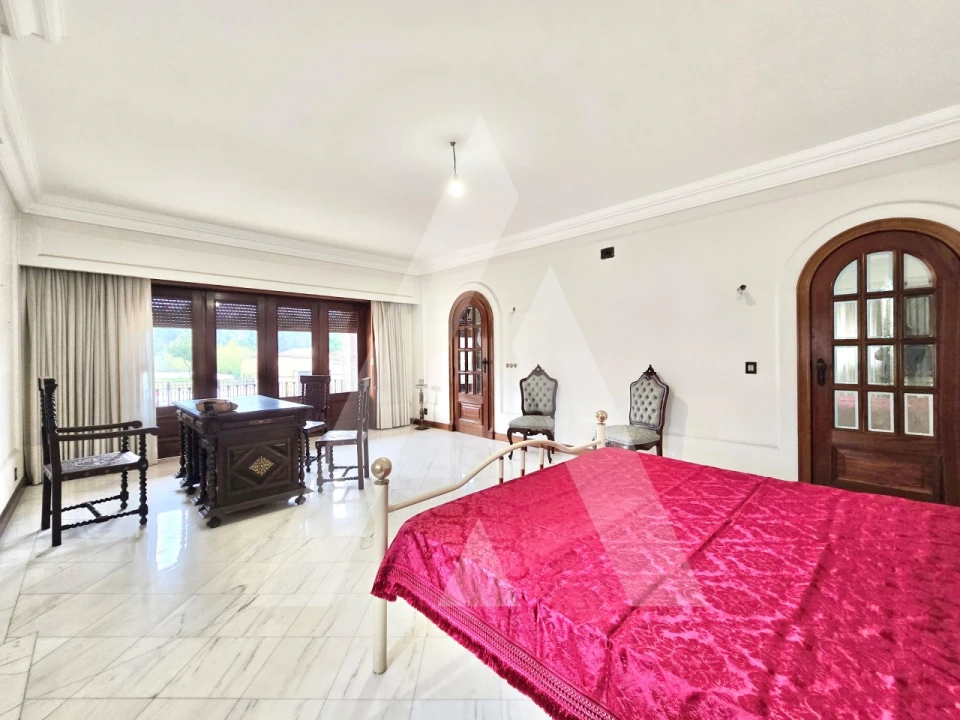 Moradia T7 para Venda em Aguada de Cima Foto 13