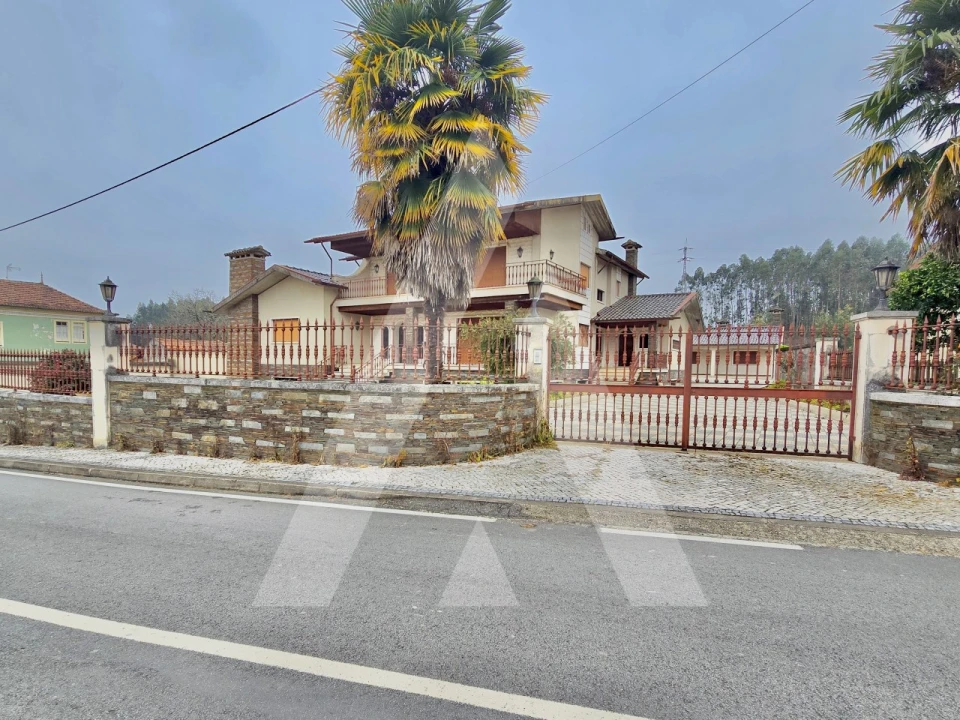 Moradia T7 para Venda em Aguada de Cima Foto 1