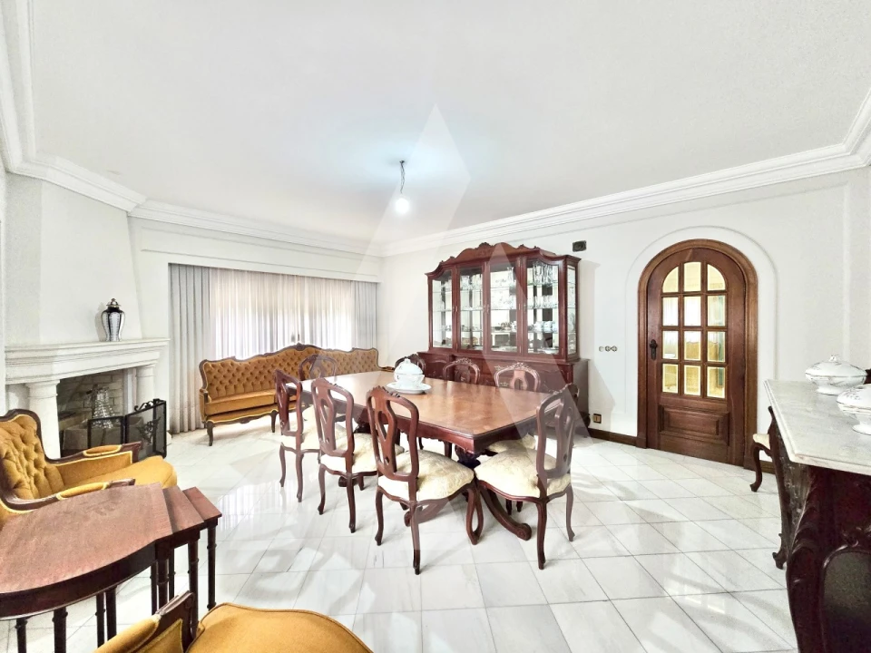 Moradia T7 para Venda em Aguada de Cima Foto 3