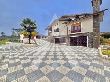 Moradia T7 para Venda em Aguada de Cima