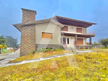 Moradia T7 para Venda em Aguada de Cima