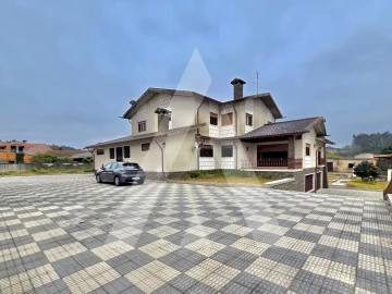 Moradia T7 para Venda em Aguada de Cima