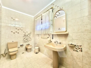 Moradia T7 para Venda em Aguada de Cima