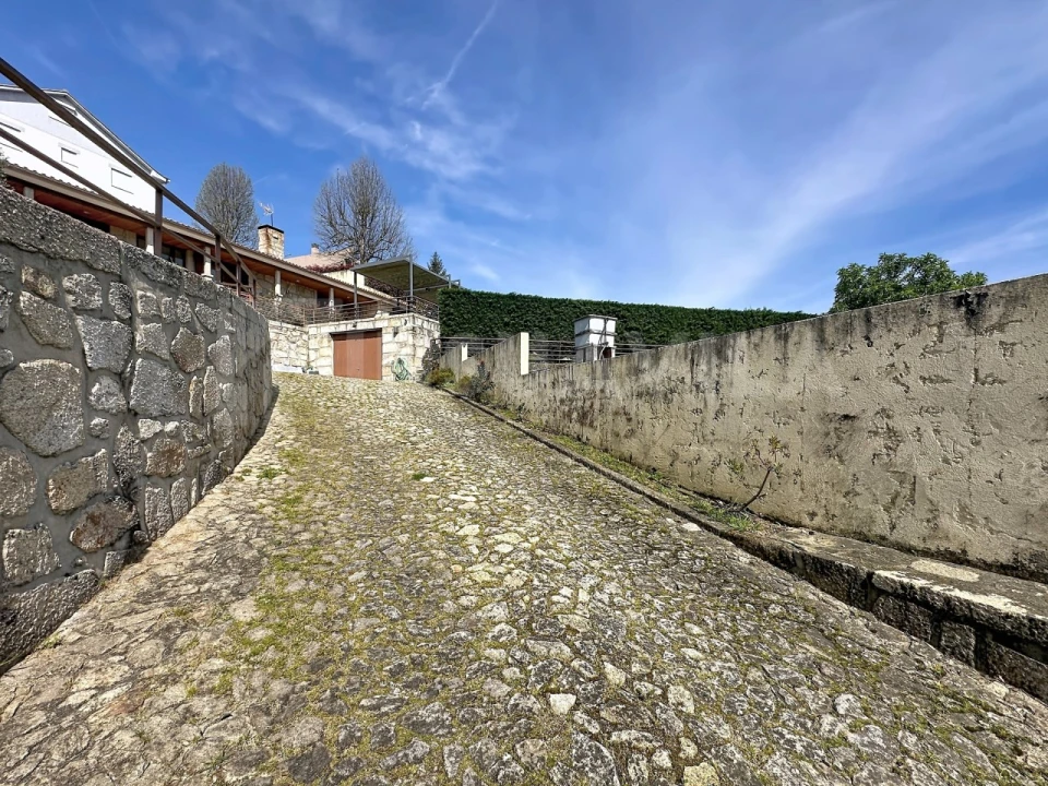 Moradia T4 para Venda em Vilar de Mouros Foto 30