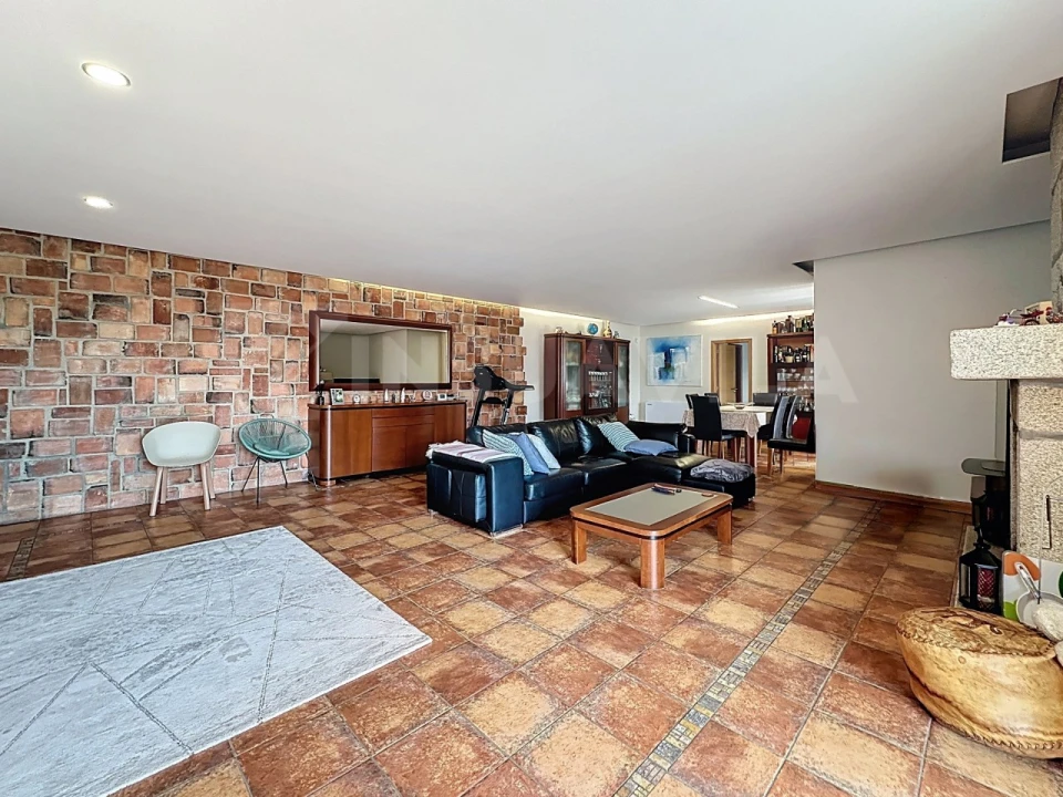 Moradia T4 para Venda em Vilar de Mouros Foto 5