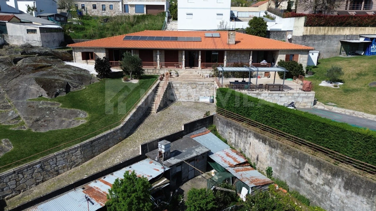 Moradia T4 para Venda em Vilar de Mouros Foto 35