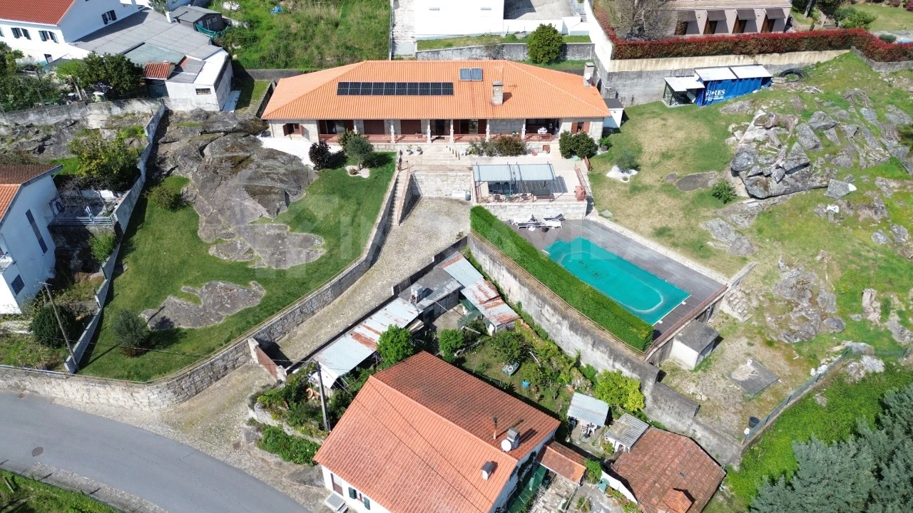 Moradia T4 para Venda em Vilar de Mouros Foto 34