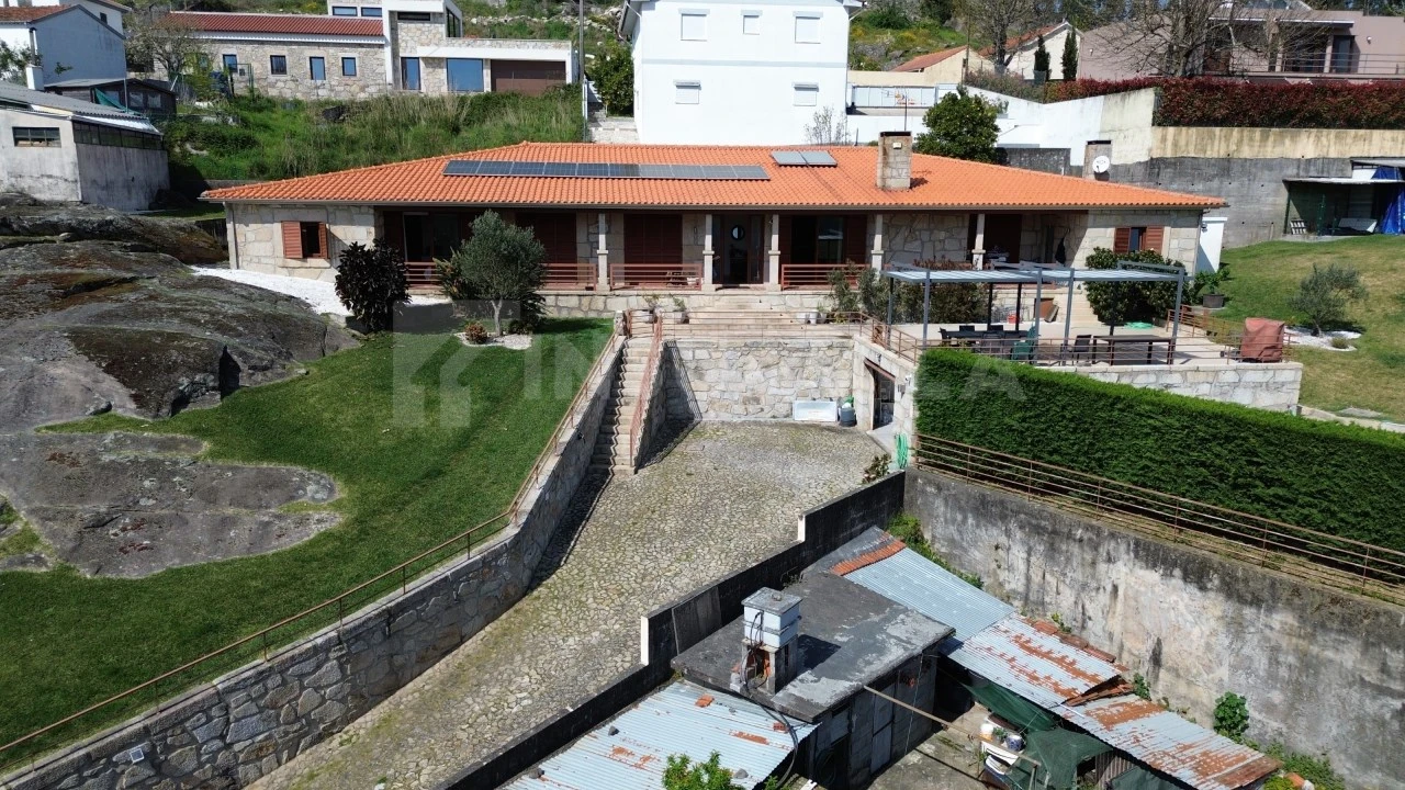 Moradia T4 para Venda em Vilar de Mouros Foto 33