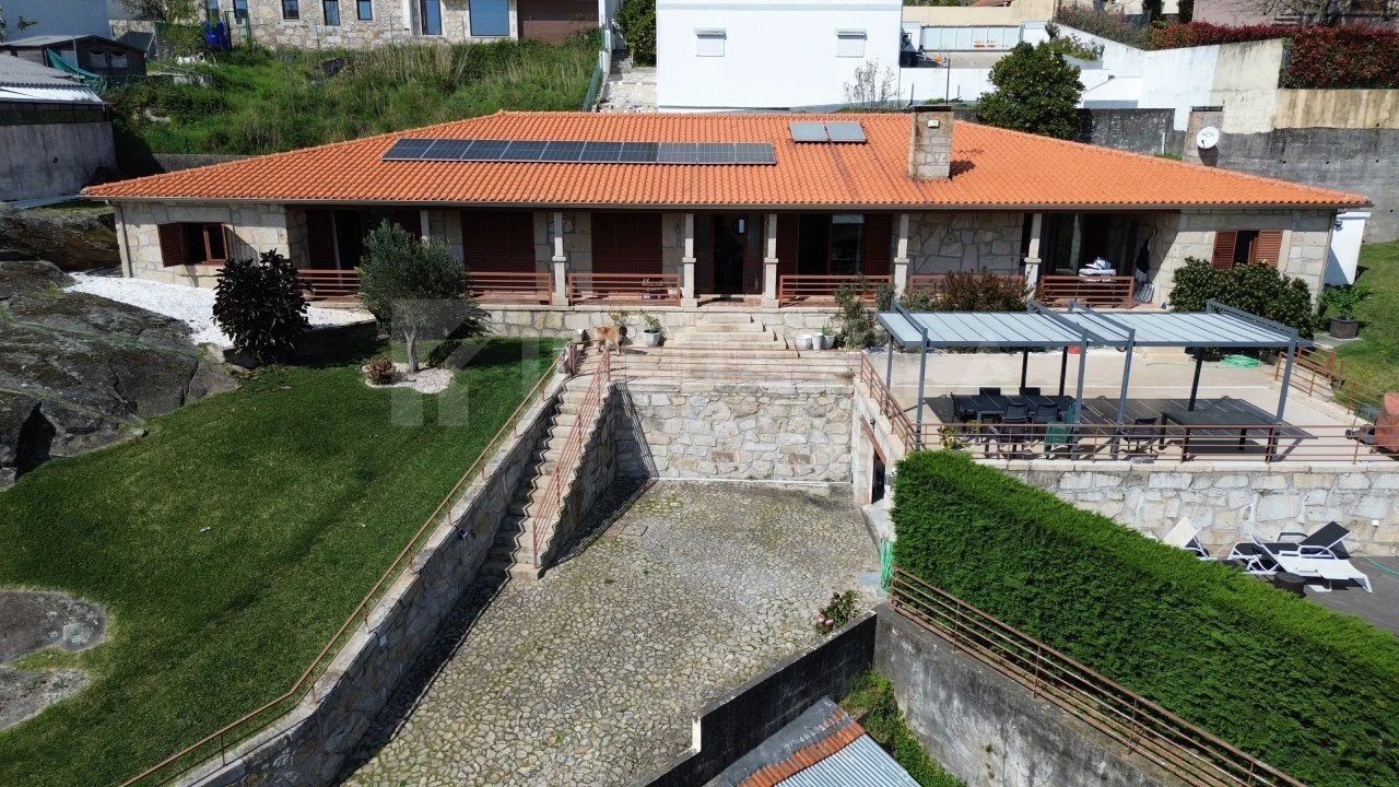 Moradia T4 para Venda em Vilar de Mouros Foto 1