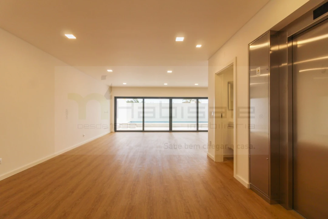 Moradia T5 para Venda em Loures Foto 53