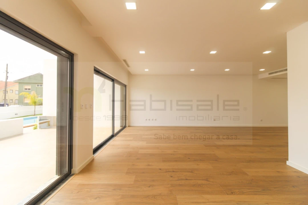 Moradia T4 para Venda em Loures Foto 24