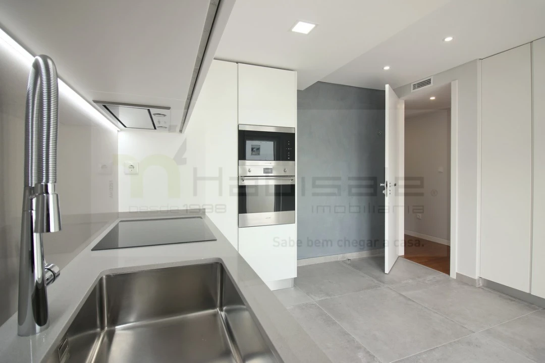 Apartamento T3 para Venda em Carcavelos e Parede Foto 9