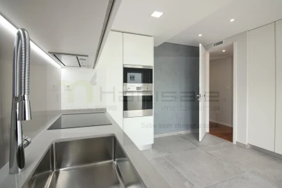 Apartamento T3 para Venda em Carcavelos e Parede