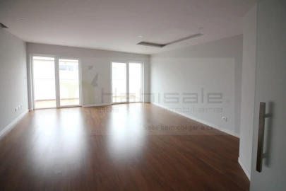 Apartamento T3 para Venda em Carcavelos e Parede