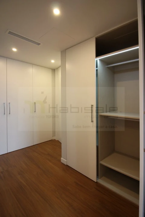 Apartamento T3 para Venda em Carcavelos e Parede
