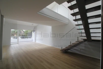 Apartamento T3 para Venda em Carcavelos e Parede