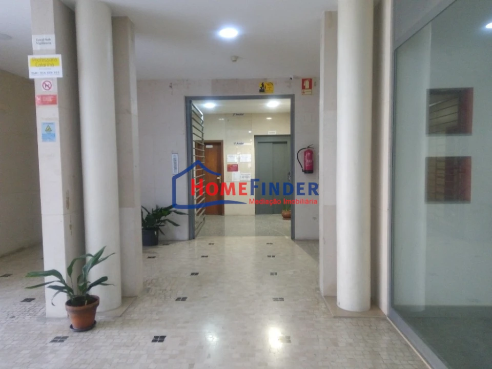 Loja para Venda em Braga (São José de São Lázaro e São João do Souto) Foto 11