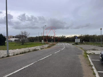 Terreno para Venda em Sarilhos Grandes