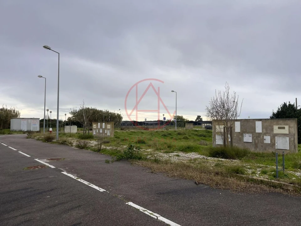 Terreno para Venda em Sarilhos Grandes Foto 1