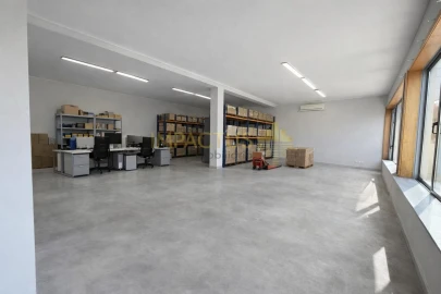 Loja para Arrendamento em Coronado (São Romão e São Mamede)