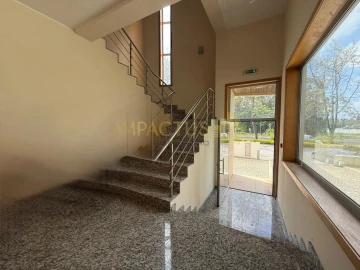 Loja para Arrendamento em Coronado (São Romão e São Mamede)