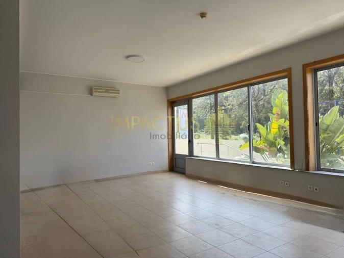 Loja para Arrendamento em Coronado (São Romão e São Mamede) Foto 6