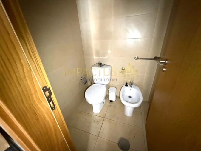 Loja para Arrendamento em Coronado (São Romão e São Mamede) Foto 9