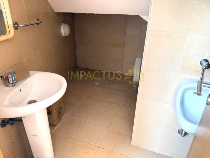 Loja para Arrendamento em Coronado (São Romão e São Mamede) Foto 10