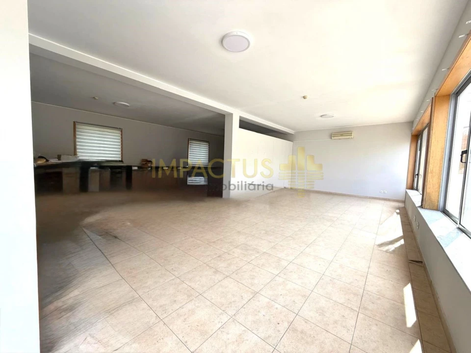 Loja para Arrendamento em Coronado (São Romão e São Mamede) Foto 4