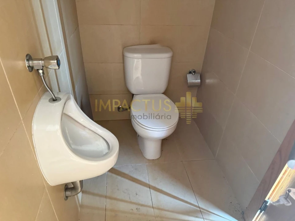 Loja para Arrendamento em Coronado (São Romão e São Mamede) Foto 11