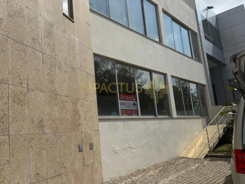 Loja para Arrendamento em Coronado (São Romão e São Mamede) Foto 2