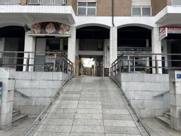 Garagem para Arrendamento em Nossa Senhora da Conceição, São Pedro e São Dinis