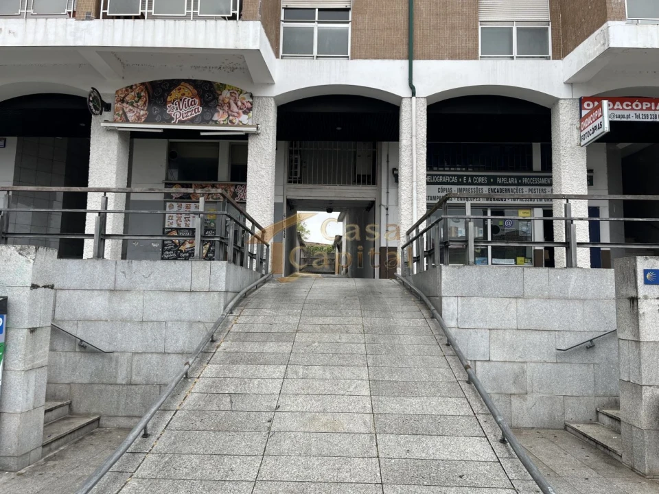 Garagem para Arrendamento em Nossa Senhora da Conceição, São Pedro e São Dinis Foto 1