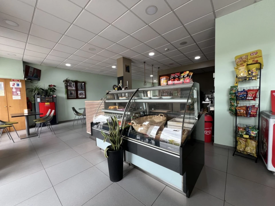 Loja para Trespasse em Recezinhos (São Mamede) Foto 9