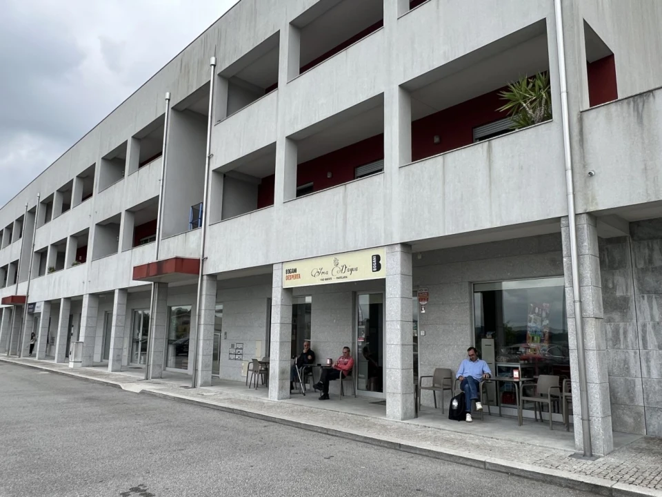 Loja para Trespasse em Recezinhos (São Mamede) Foto 1