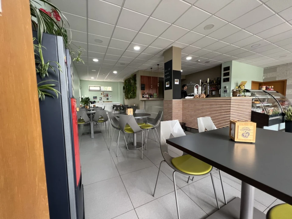 Loja para Trespasse em Recezinhos (São Mamede) Foto 7