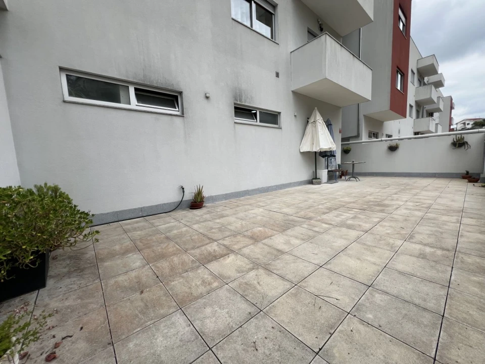 Loja para Trespasse em Recezinhos (São Mamede) Foto 3