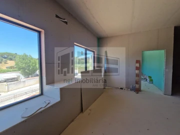 Loja para Arrendamento em Santo Antão e São Julião do Tojal