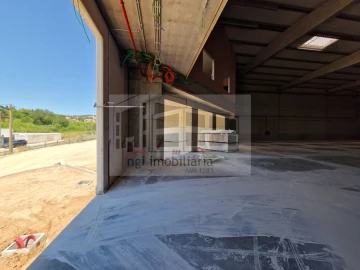 Loja para Arrendamento em Santo Antão e São Julião do Tojal