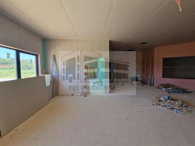 Loja para Arrendamento em Santo Antão e São Julião do Tojal Foto 17