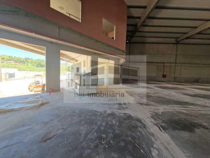 Loja para Arrendamento em Santo Antão e São Julião do Tojal Foto 19